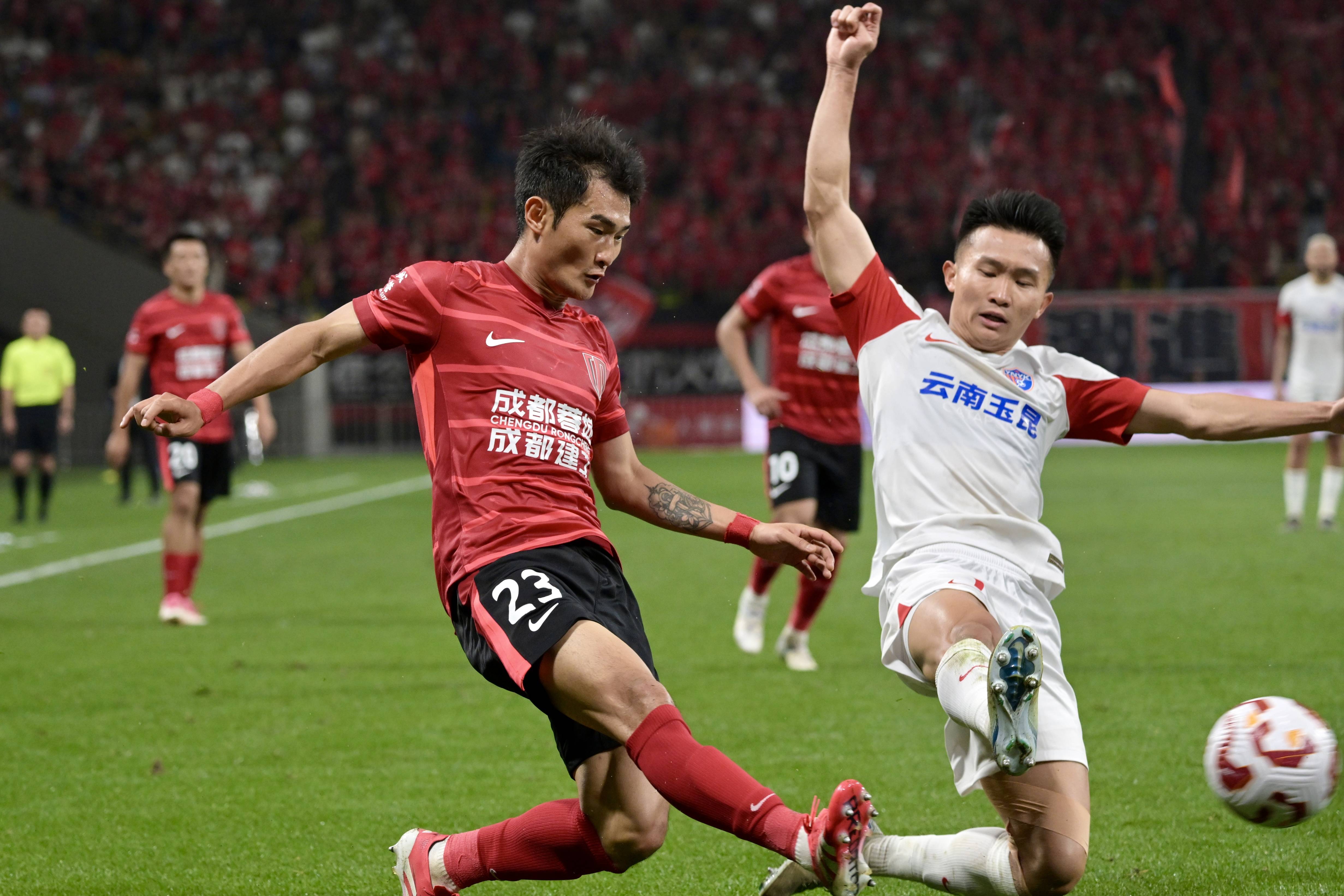 中超赛程吃紧,成都蓉城关键时刻再遭质疑,更衣室稳定,临场指挥获称赞(成都蓉城比赛赛程表) 中超赛程吃紧,成都蓉城关键时刻再遭质疑,更衣室稳定,临场指挥获称赞(成都蓉城比赛赛程表)