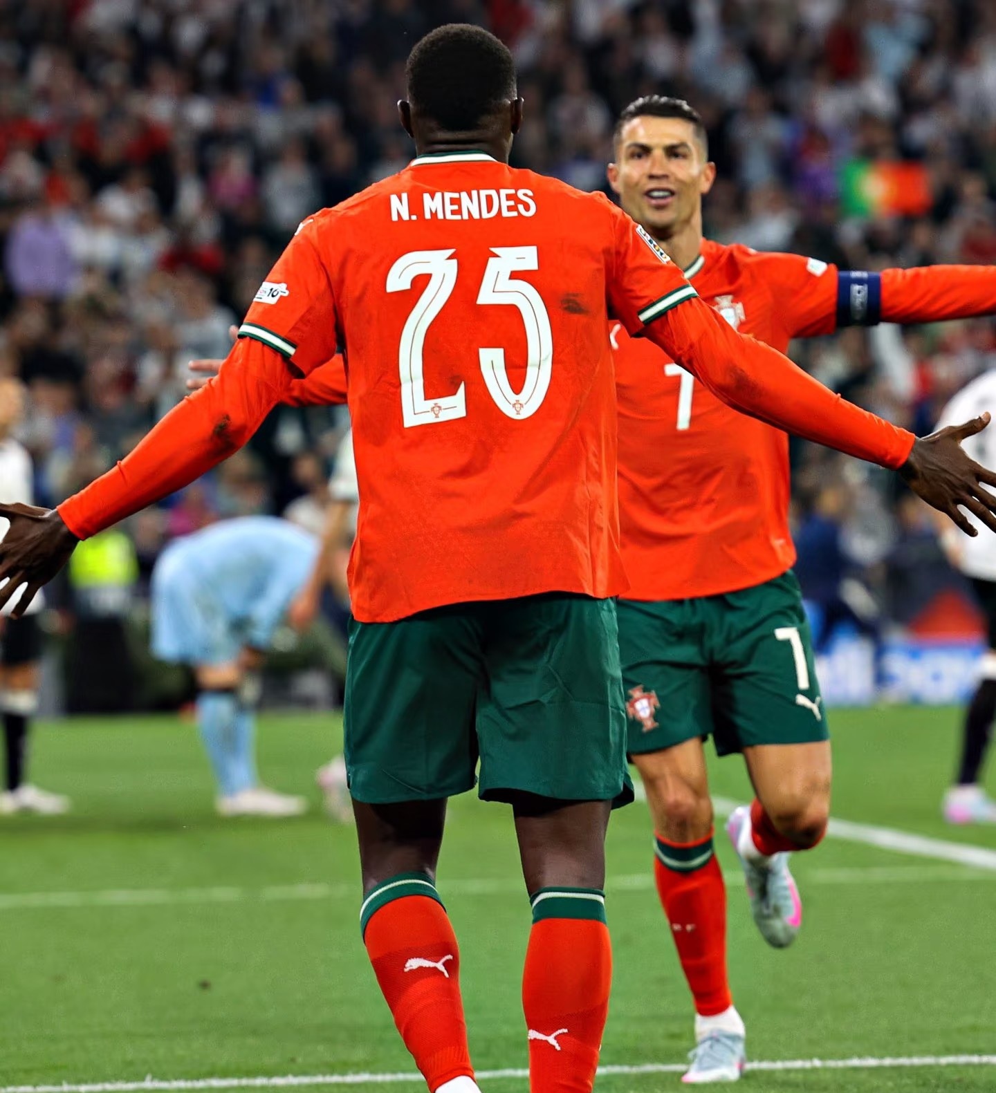 明星解说视频-包含里程碑夜葡萄牙体育伤情更新；欧联赛前刷纪录；压力陡增；临场指挥获称赞的词条