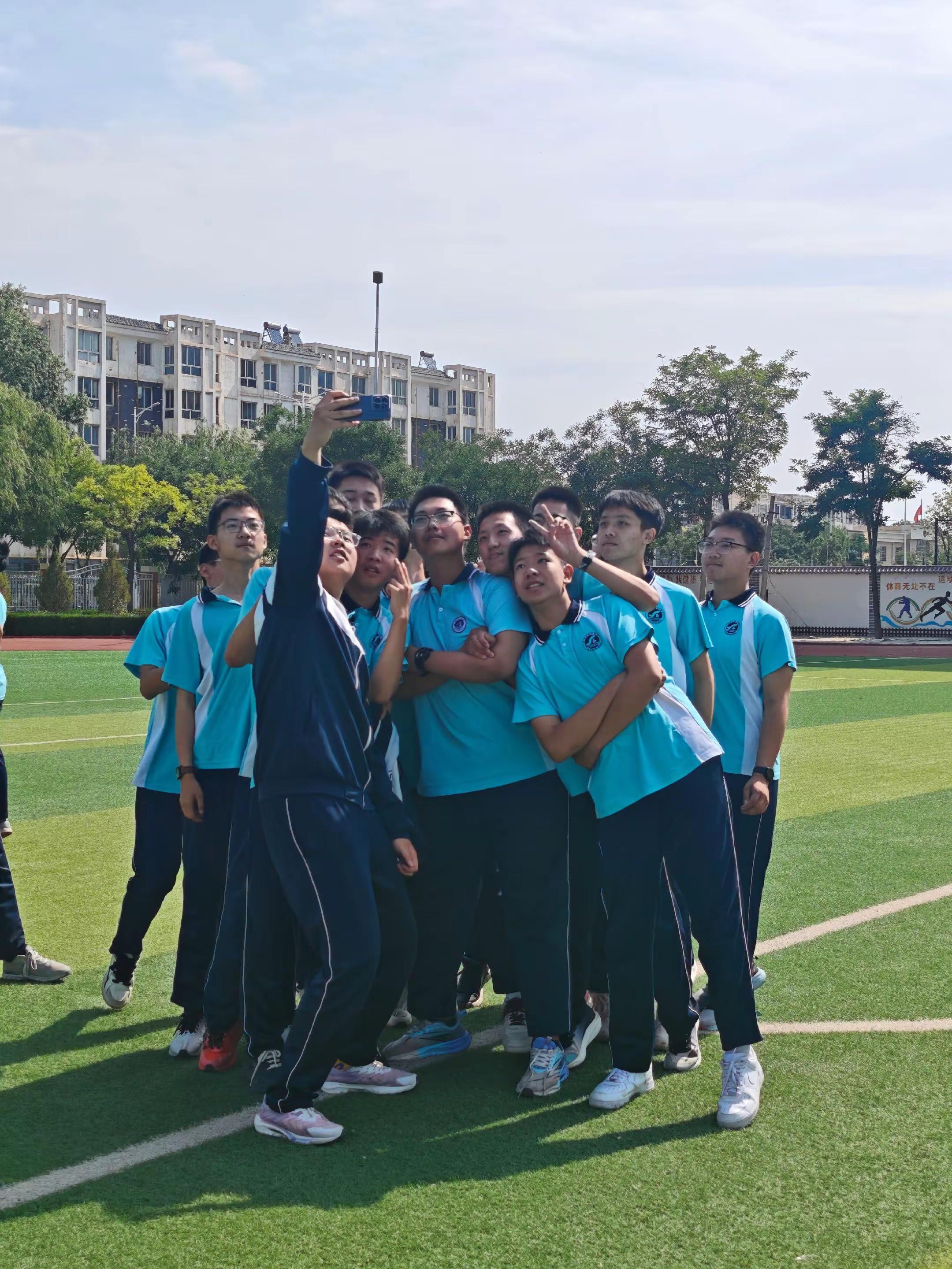 赛地聚焦——NBA季后赛清晨热度飙升，浙江稠州篮板制胜，悬念犹存，临场指挥获称赞的简单介绍