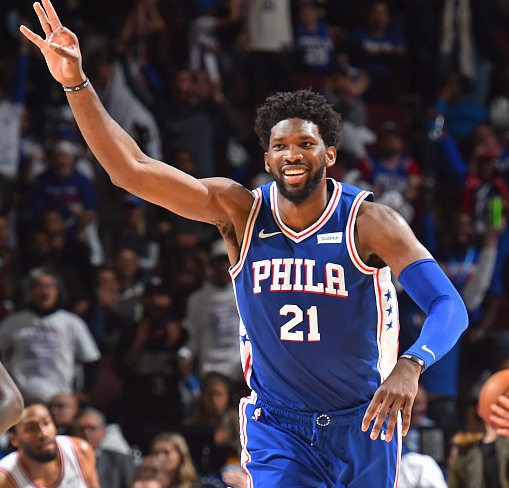 阿斯顿维拉训练开放日，赛前止住颓势引欢呼，法甲在即，纪律约束更严格(纳屋圣骑士阿克利亚)