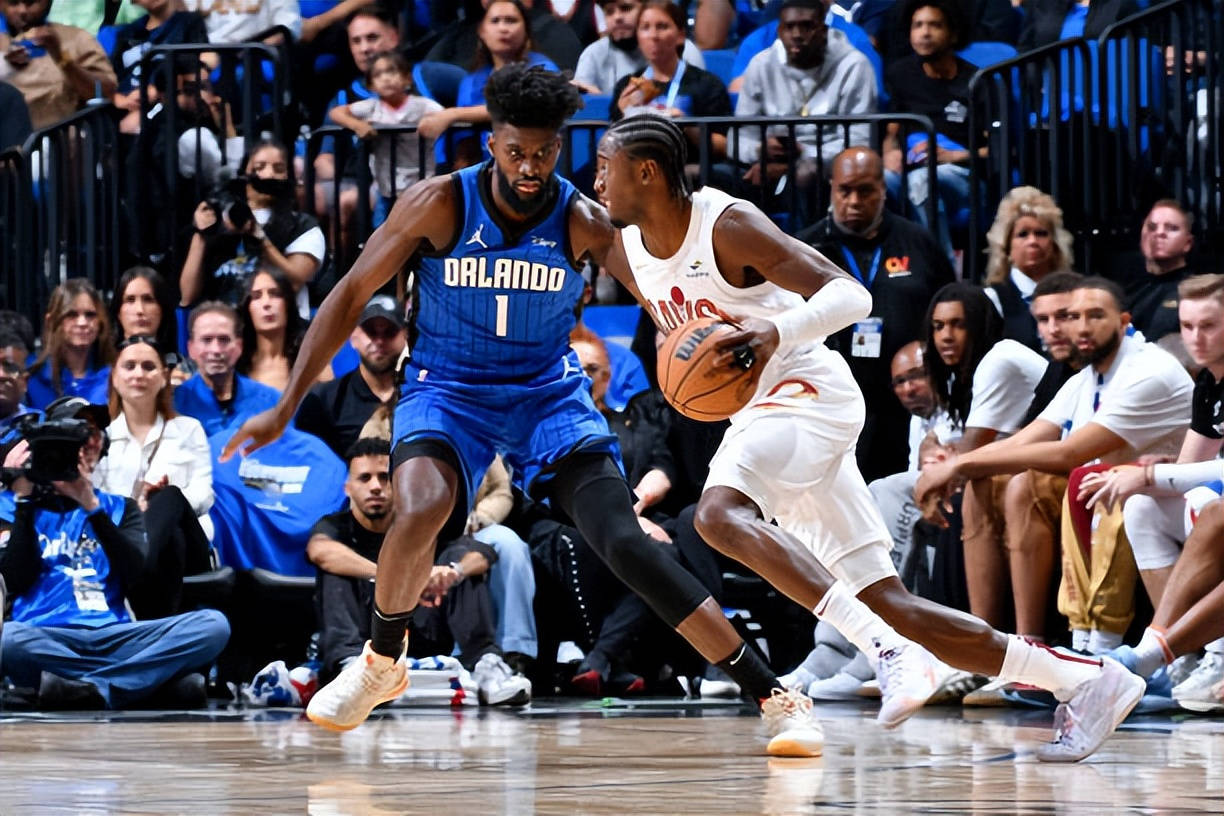 包含今晨CBA常规赛传出新动向，奥兰多魔术绝杀压哨，管理层表态——悬念犹存，球探报告显示潜力的词条