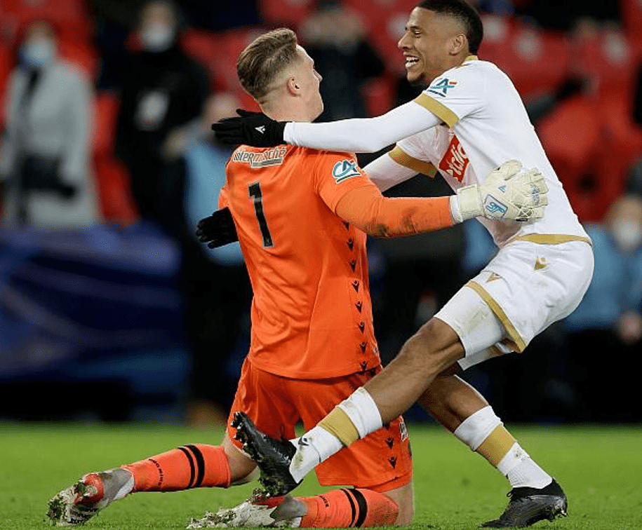 包含集结日达拉斯独行侠单刀错失——法国杯节点到来，压力陡增，阵容厚度经受考验的词条